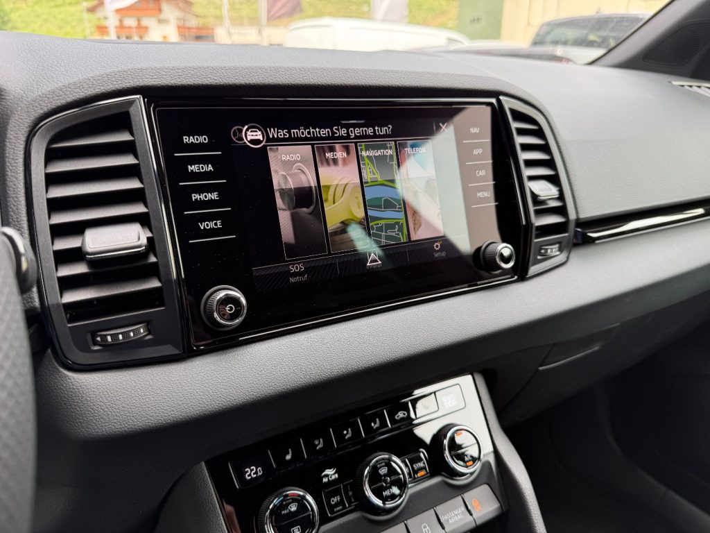 SKODA Karoq 1.5 TSI DSG SportLine GANCIO Matrix Cam Smart Link - 12
