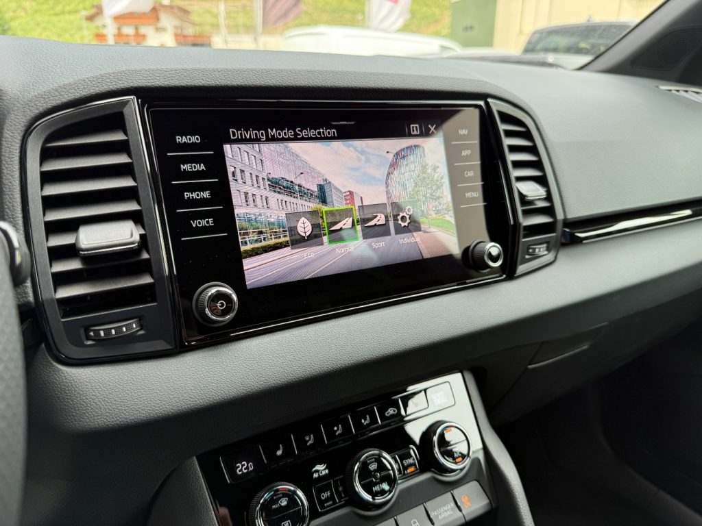 SKODA Karoq 1.5 TSI DSG SportLine GANCIO Matrix Cam Smart Link - 13