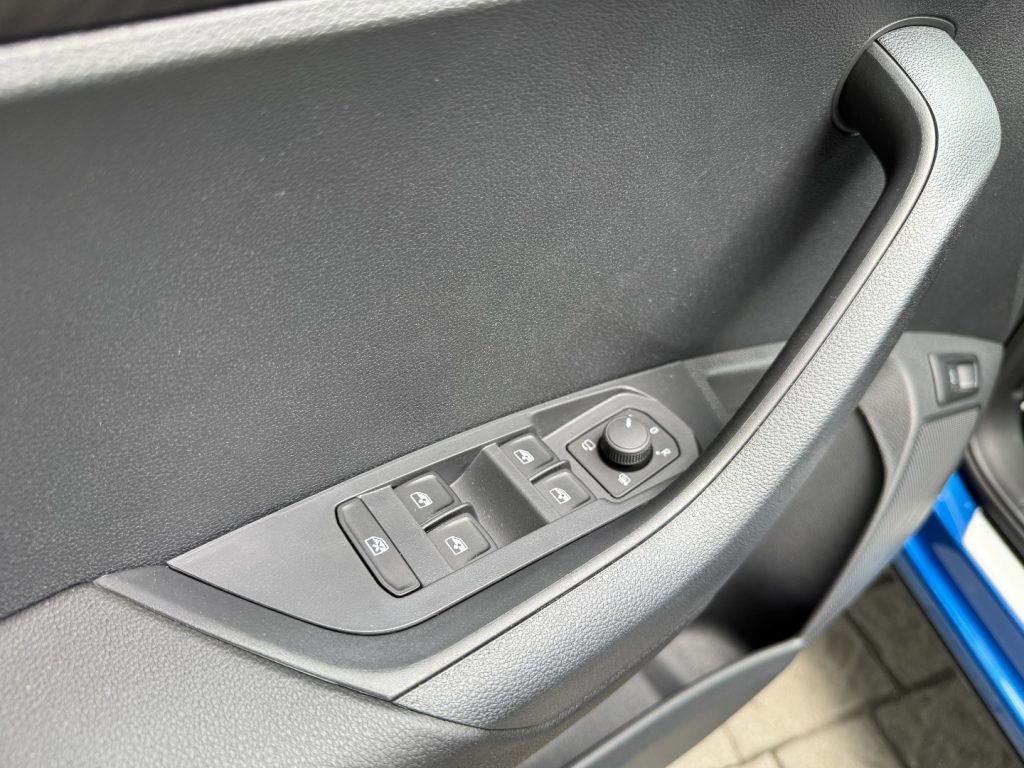 SKODA Karoq 1.5 TSI DSG SportLine GANCIO Matrix Cam Smart Link - 18