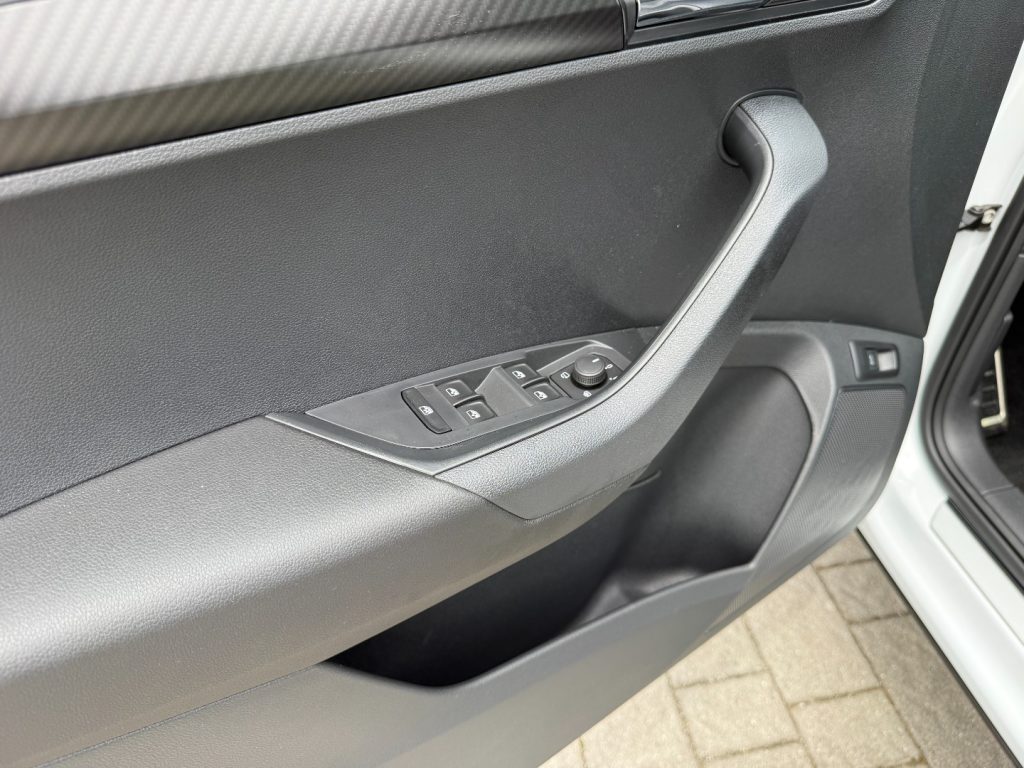 SKODA Karoq 1.5 TSI DSG SportLine GANCIO Matrix Cam Smart Link - 8