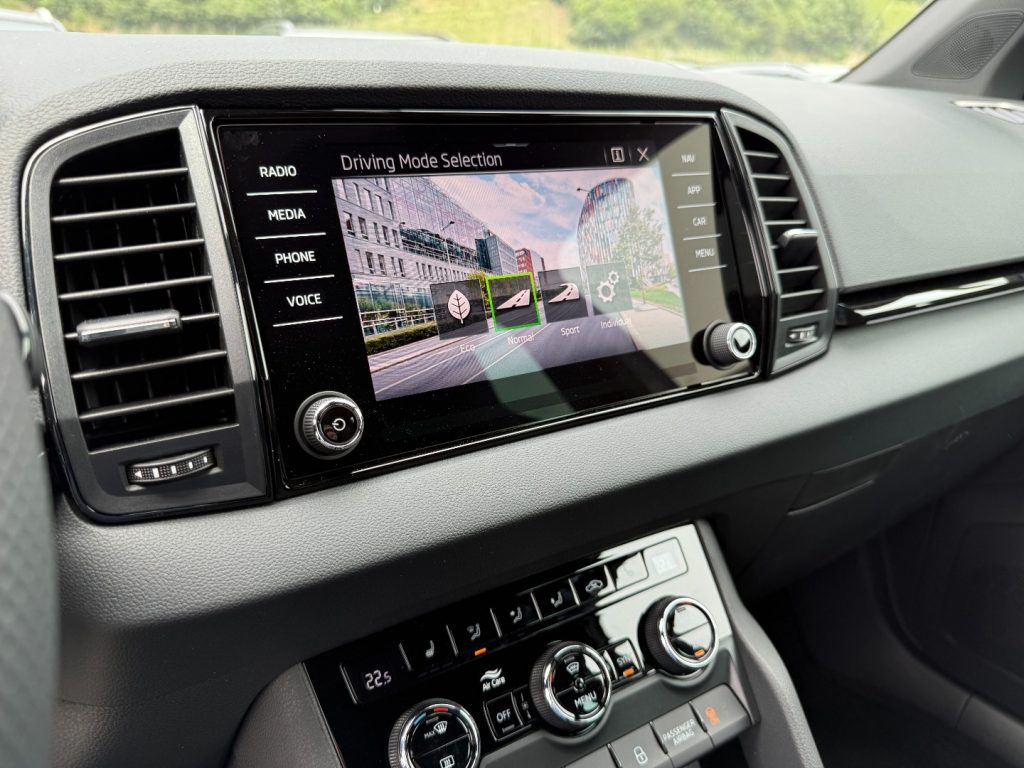SKODA Karoq 1.5 TSI DSG SportLine GANCIO Matrix Cam Smart Link - 16