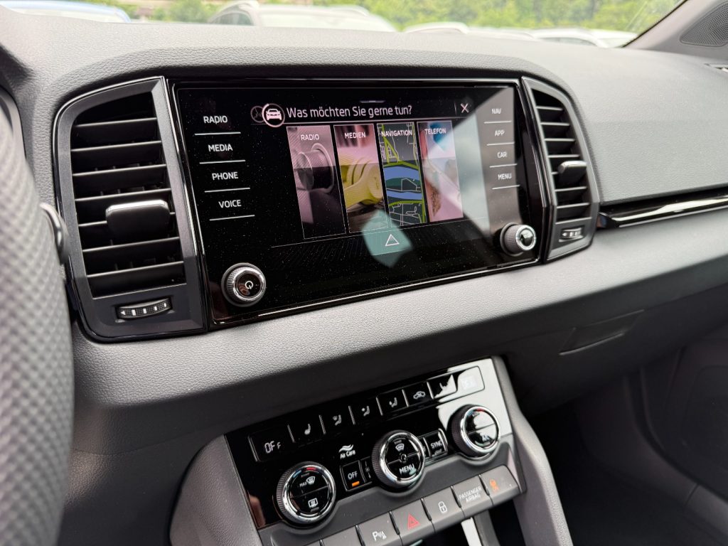 SKODA Karoq 1.5 TSI DSG SportLine GANCIO Matrix Cam Smart Link - 11