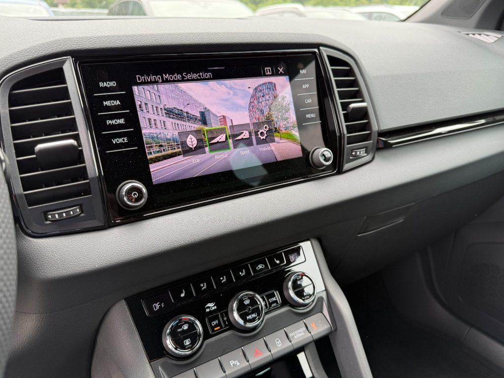 SKODA Karoq 1.5 TSI DSG SportLine GANCIO Matrix Cam Smart Link - 13