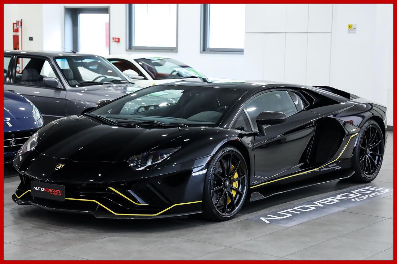 LAMBORGHINI Aventador