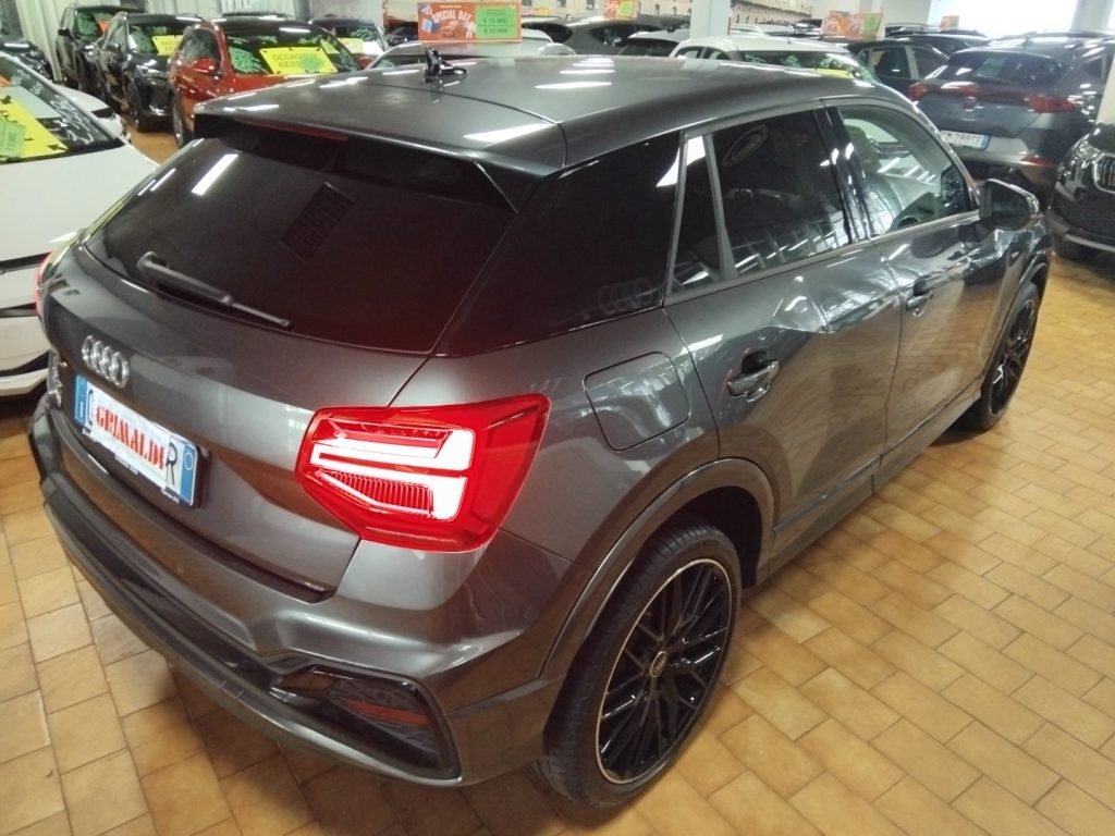 AUDI Q2 35 TDI S tronic Identity Black MATRIX 19 - 6