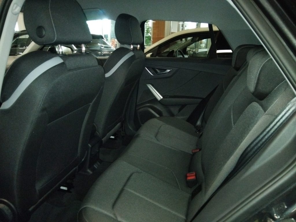 AUDI Q2 35 TDI S tronic Identity Black MATRIX 19 - 7