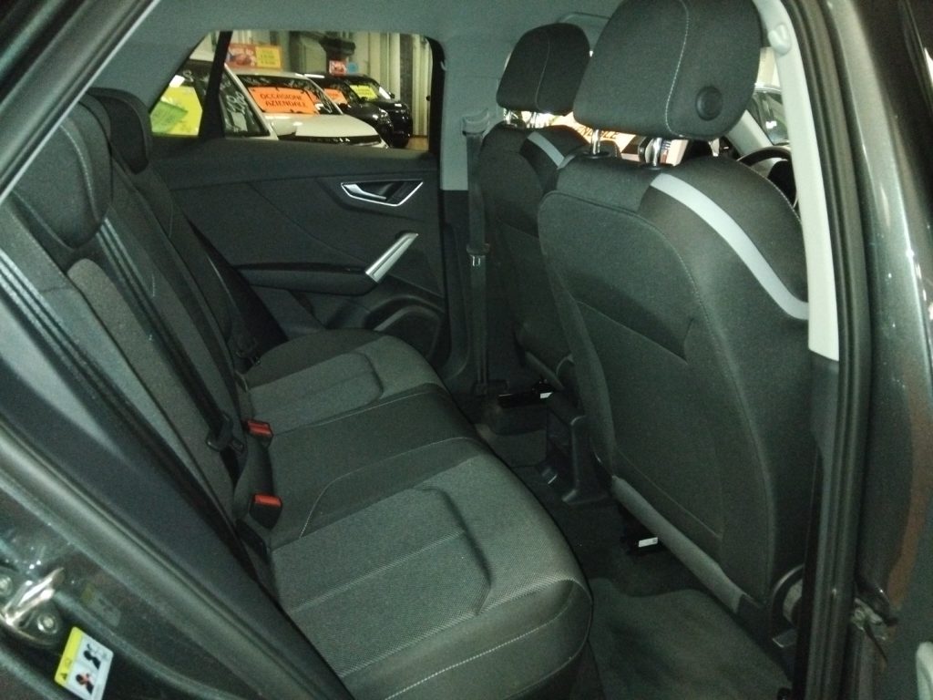 AUDI Q2 35 TDI S tronic Identity Black MATRIX 19 - 9