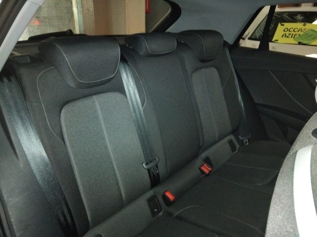 AUDI Q2 35 TDI S tronic Identity Black MATRIX 19 - 10