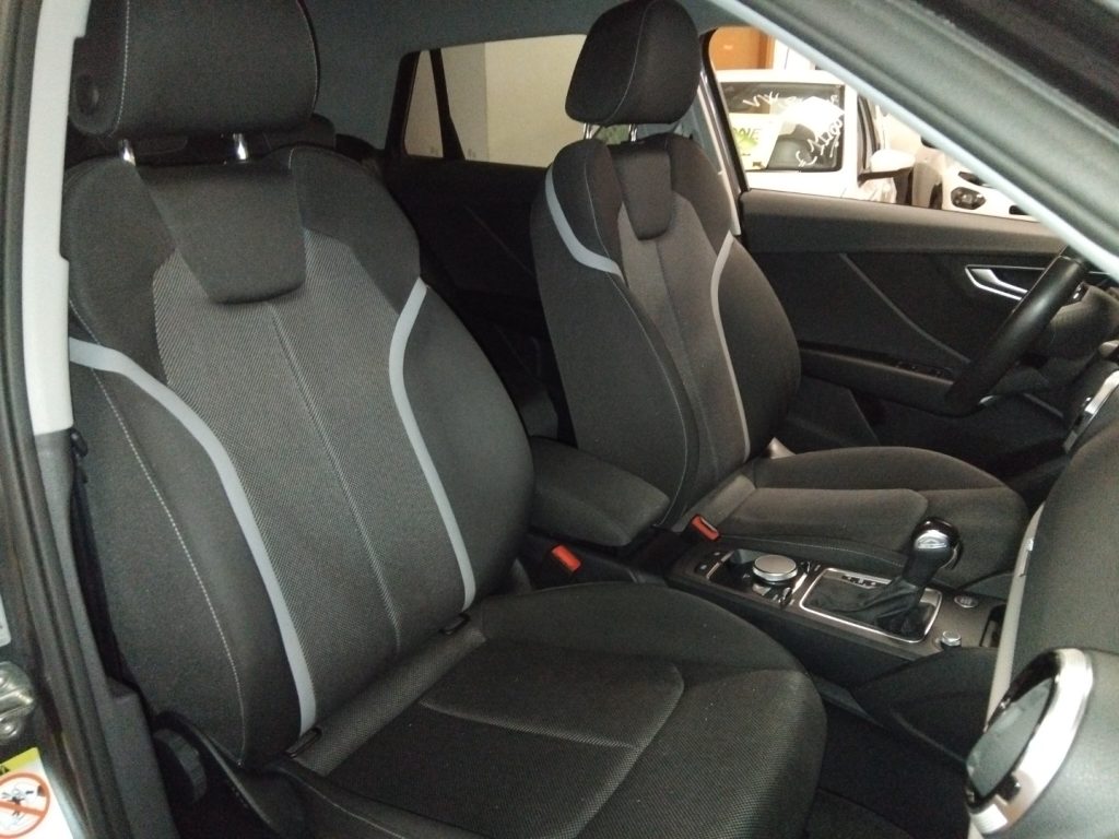 AUDI Q2 35 TDI S tronic Identity Black MATRIX 19 - 12