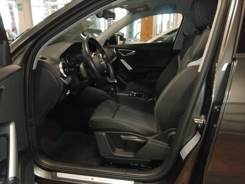 AUDI Q2 35 TDI S tronic Identity Black MATRIX 19 - 13