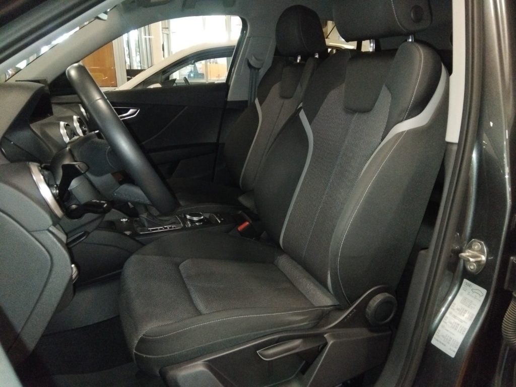 AUDI Q2 35 TDI S tronic Identity Black MATRIX 19 - 14