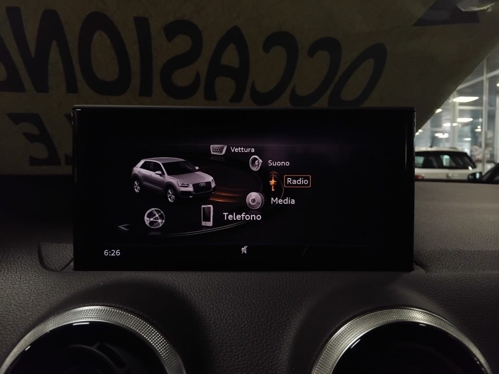 AUDI Q2 35 TDI S tronic Identity Black MATRIX 19 - 18