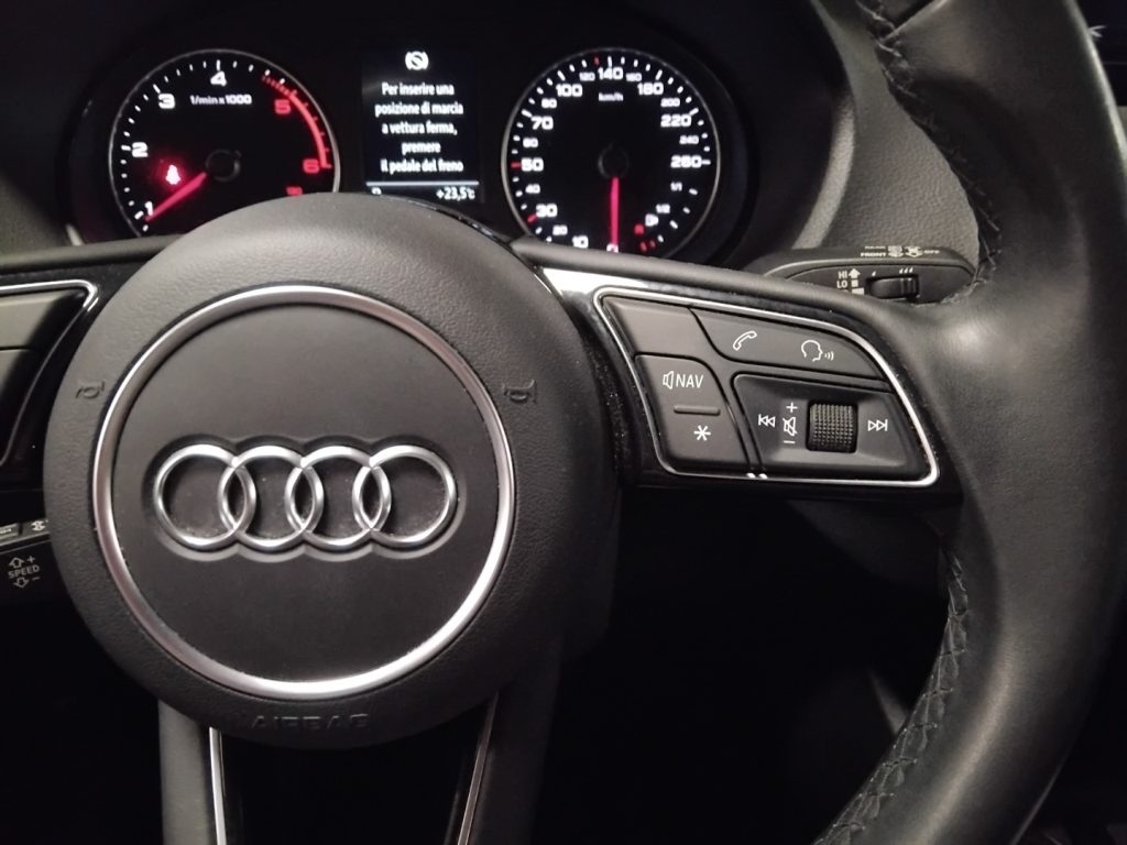 AUDI Q2 35 TDI S tronic Identity Black MATRIX 19 - 19