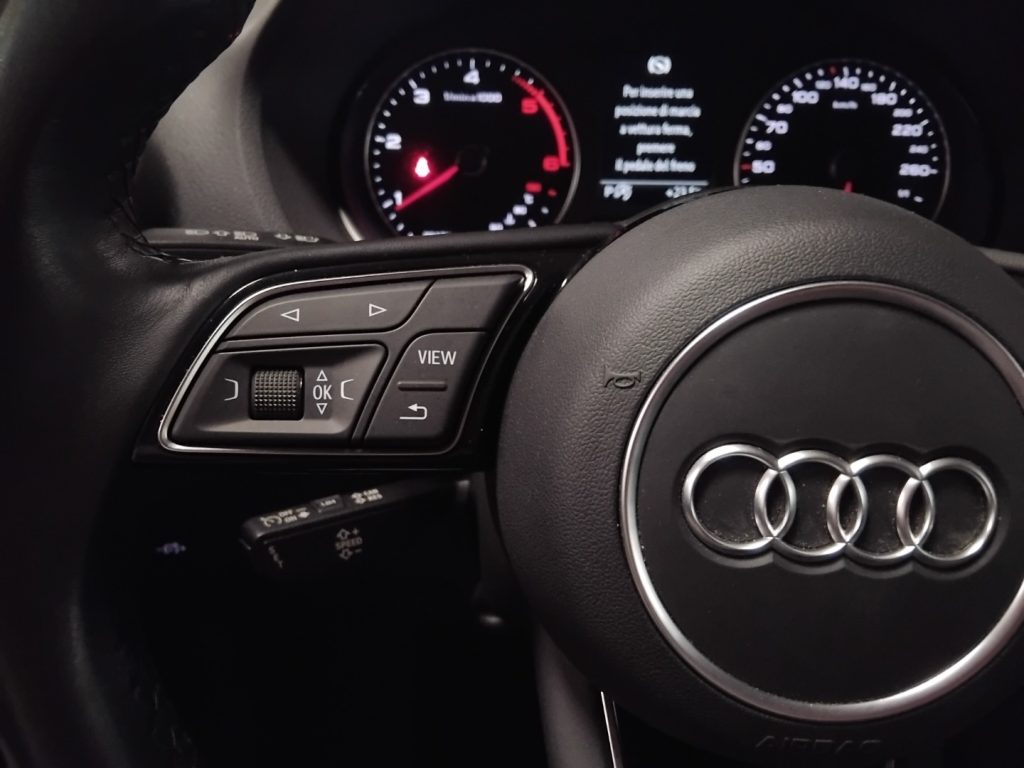 AUDI Q2 35 TDI S tronic Identity Black MATRIX 19 - 21