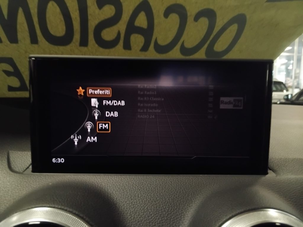 AUDI Q2 35 TDI S tronic Identity Black MATRIX 19 - 23