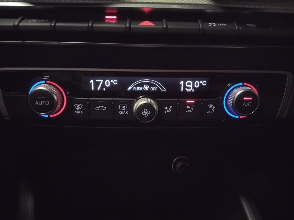 AUDI Q2 35 TDI S tronic Identity Black MATRIX 19 - 25