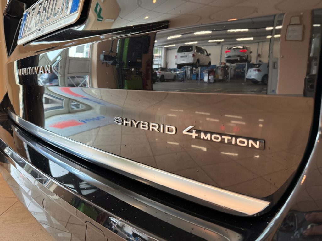 VOLKSWAGEN Multivan 1.5 PHEV DSG 4Motion Style 7P 19Matrix Pano - 23
