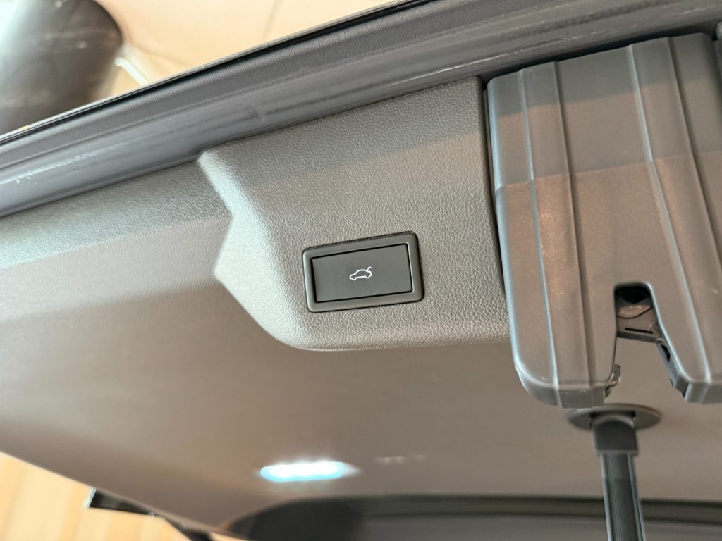 VOLKSWAGEN Multivan 1.5 PHEV DSG 4Motion Style 7P 19Matrix Pano - 21