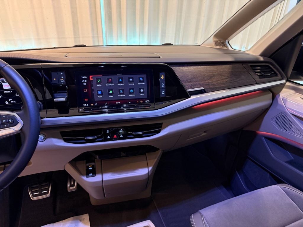 VOLKSWAGEN Multivan 1.5 PHEV DSG 4Motion Style 7P 19Matrix Pano - 8