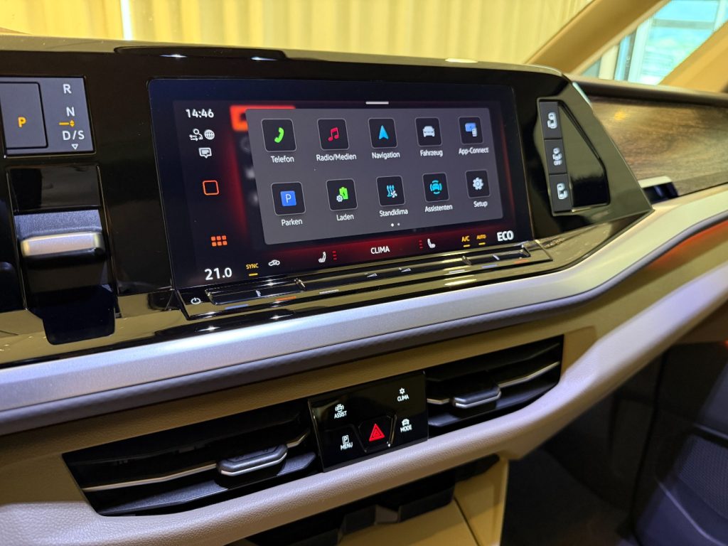 VOLKSWAGEN Multivan 1.5 PHEV DSG 4Motion Style 7P 19Matrix Pano - 12