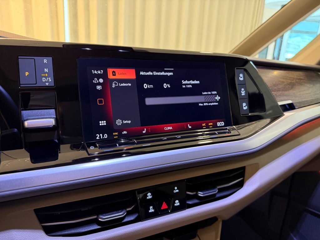 VOLKSWAGEN Multivan 1.5 PHEV DSG 4Motion Style 7P 19Matrix Pano - 15