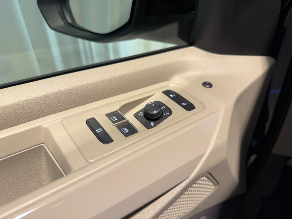 VOLKSWAGEN Multivan 1.5PHEV DSG 4M BiColor Style 7P 19Matrix Pano - 21