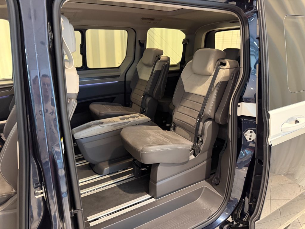 VOLKSWAGEN Multivan 1.5PHEV DSG 4M BiColor Style 7P 19Matrix Pano - 19