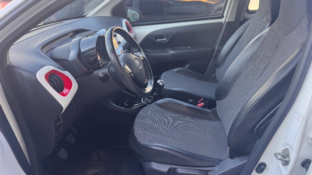 TOYOTA Aygo 1.0 VVT-i 69 CV 5 porte x-wave - 8