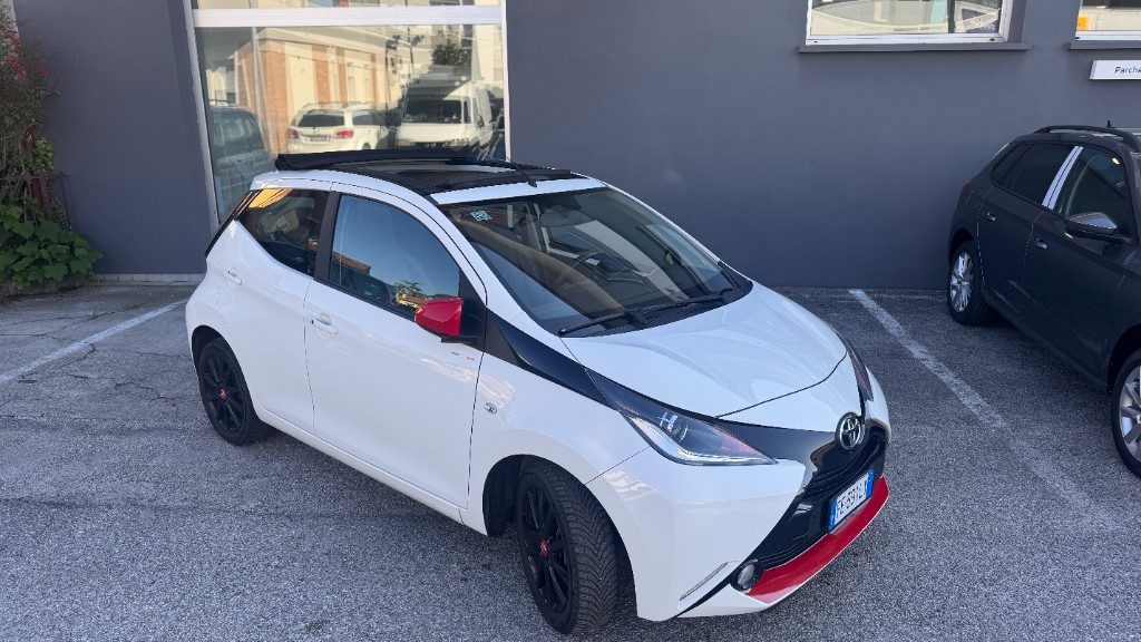 TOYOTA Aygo 1.0 VVT-i 69 CV 5 porte x-wave - 17