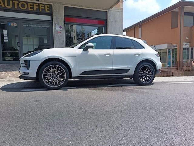 PORSCHE Macan Bianco pastello