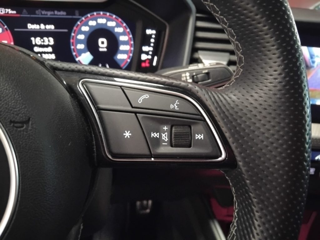 AUDI A1 SB 40 TFSI S tr. Identity Black S line 18SPEC.DAY - 21