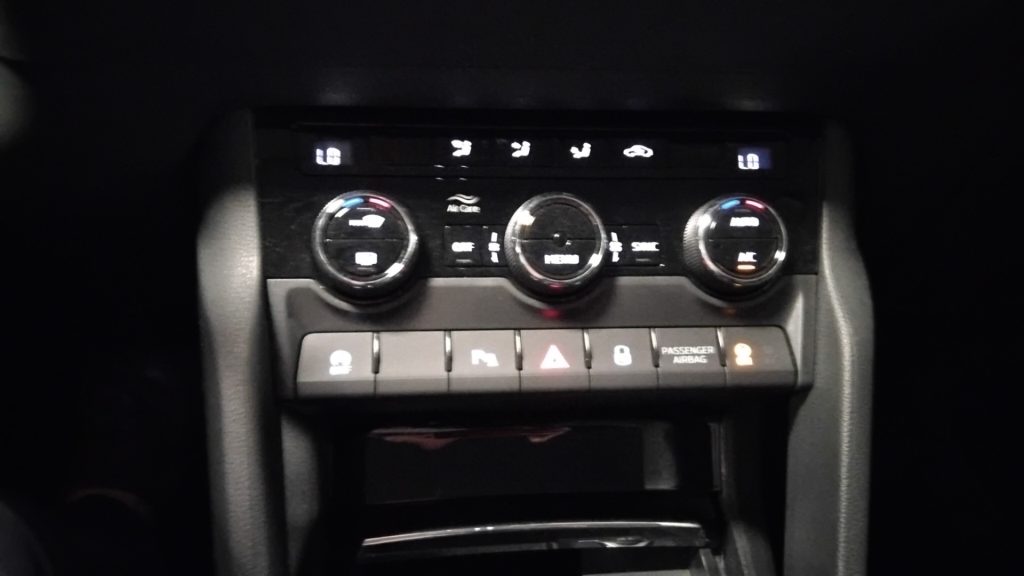 SKODA Karoq 2.0 TDI SCR 4x4 DSG Style C/GRIMALDI SPECIAL DAY - 19