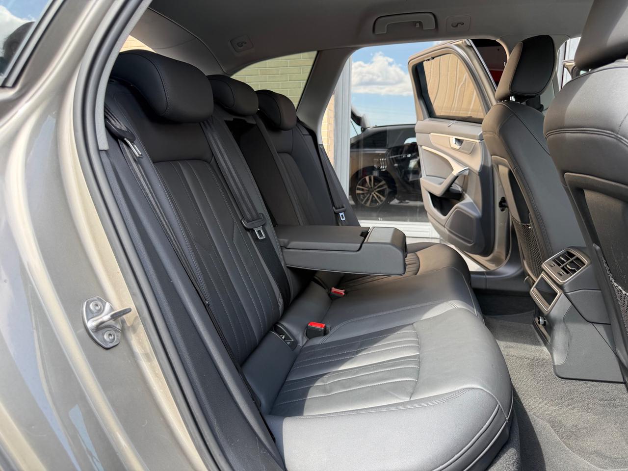 AUDI A6 Avant 40 2.0 TDI ultra S tronic Business AVANT - 10