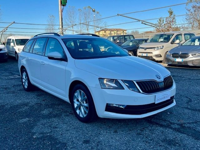 SKODA Octavia Bianco pastello