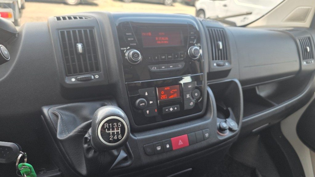 PEUGEOT Boxer 330 2.0 BlueHDi/110CV Comfort 9posti - 16