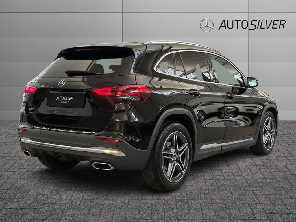 MERCEDES-BENZ GLA 180 Automatic Premium - 2