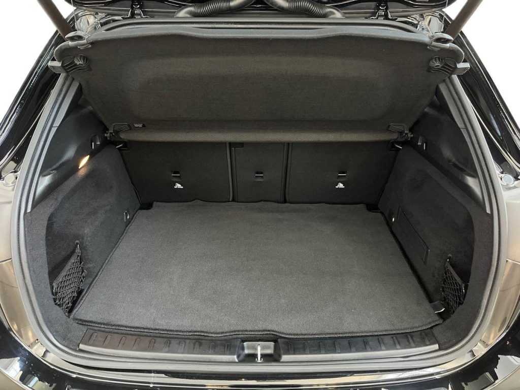 MERCEDES-BENZ GLA 180 Automatic Premium - 8