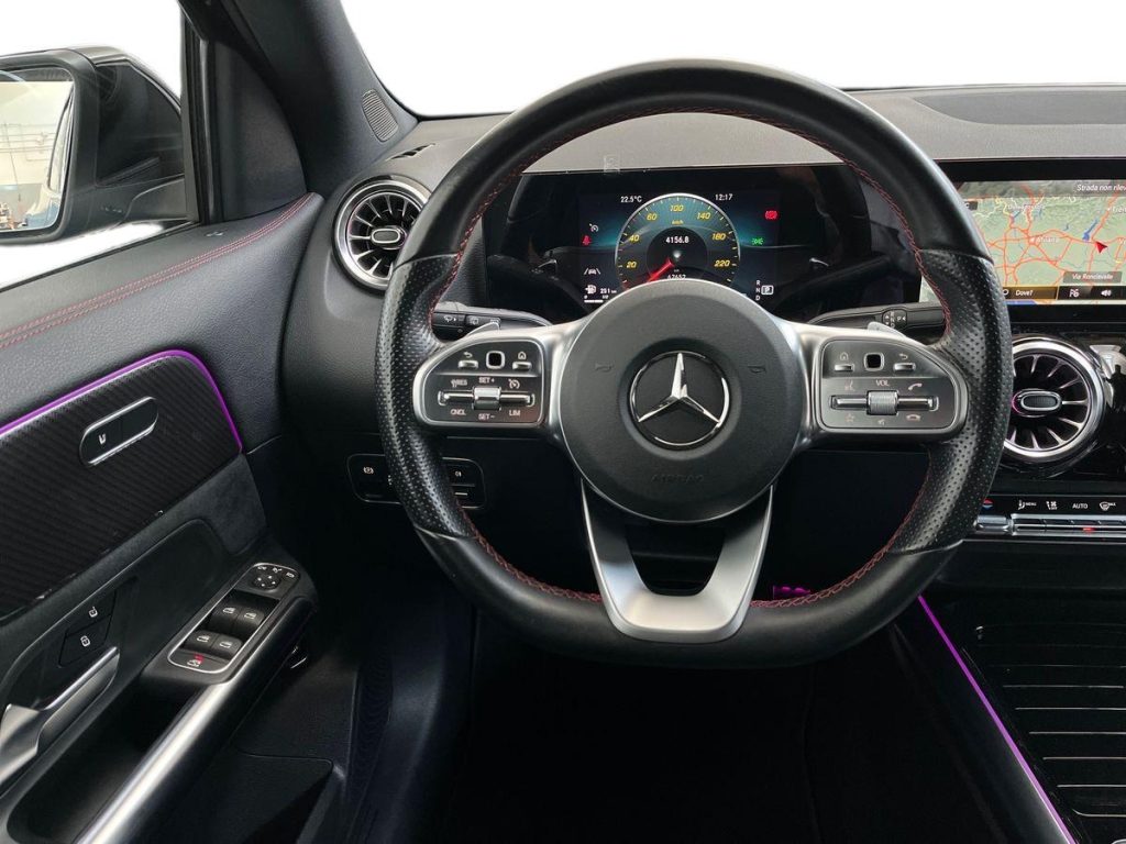 MERCEDES-BENZ GLA 180 Automatic Premium - 11