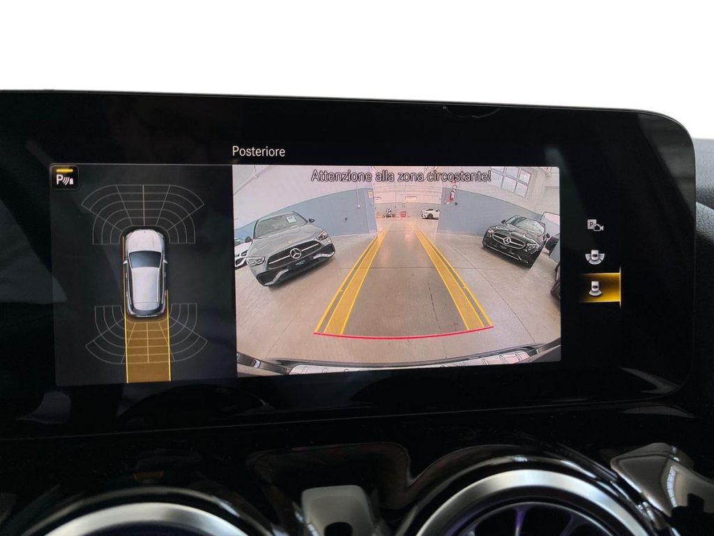 MERCEDES-BENZ GLA 180 Automatic Premium - 12