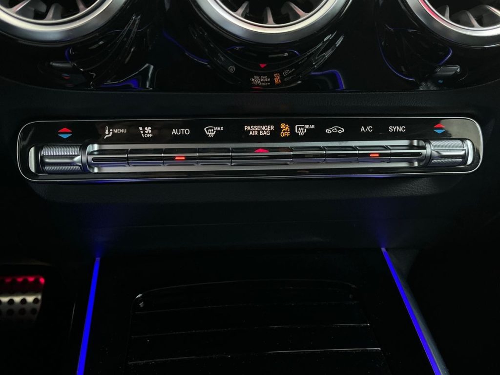 MERCEDES-BENZ GLA 180 Automatic Premium - 14