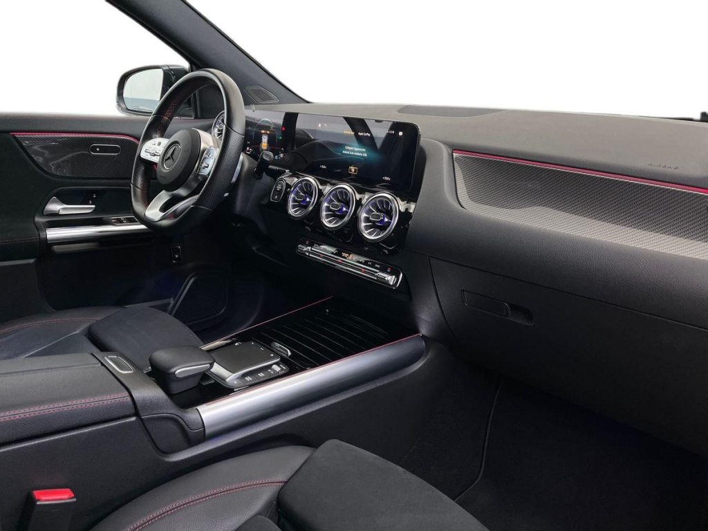 MERCEDES-BENZ GLA 180 Automatic Premium - 15
