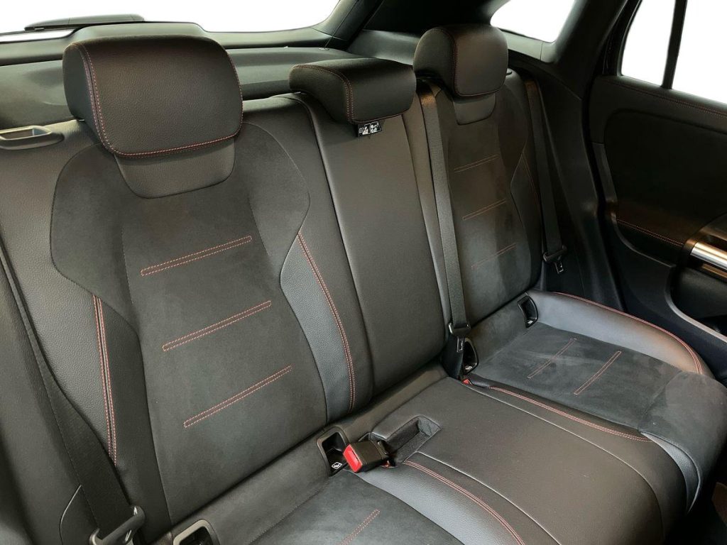 MERCEDES-BENZ GLA 180 Automatic Premium - 16