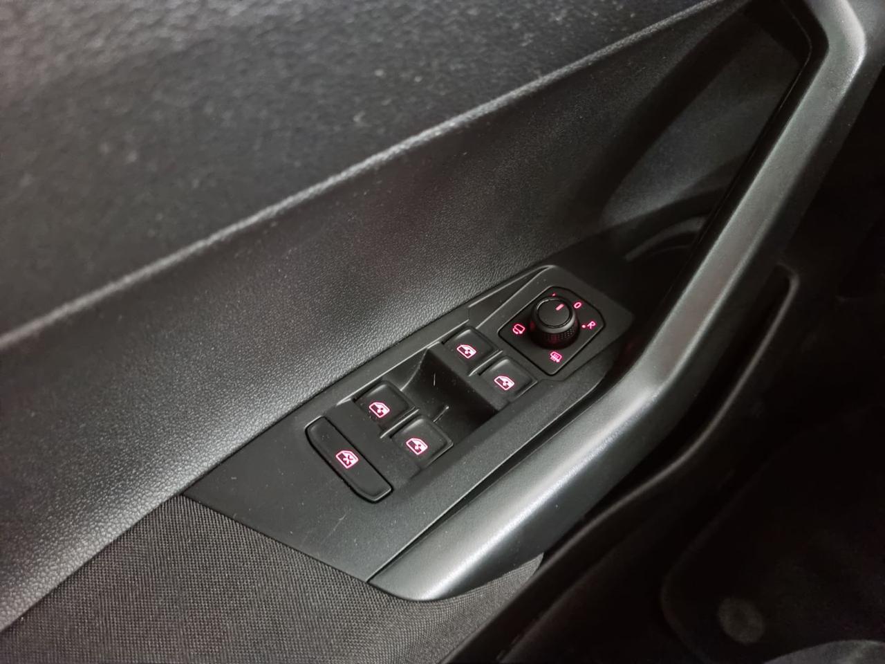 VOLKSWAGEN Polo 1.0 TSI DSG R-Line - 35