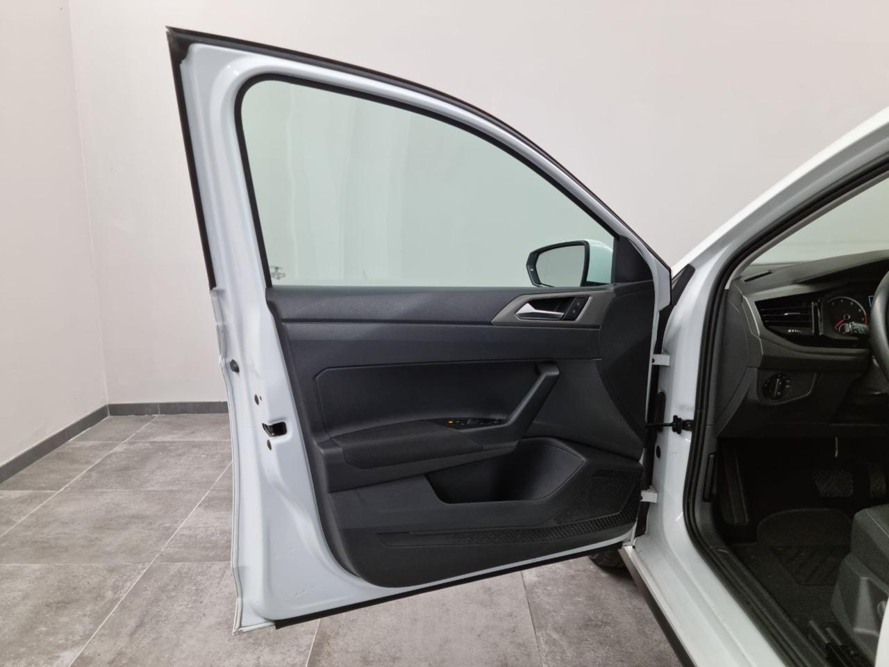VOLKSWAGEN Polo 1.0 TSI DSG R-Line - 24