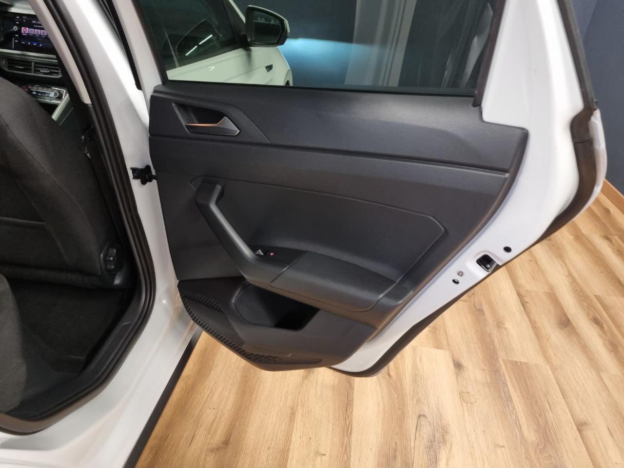 VOLKSWAGEN Polo 1.0 TSI DSG R-Line - 24