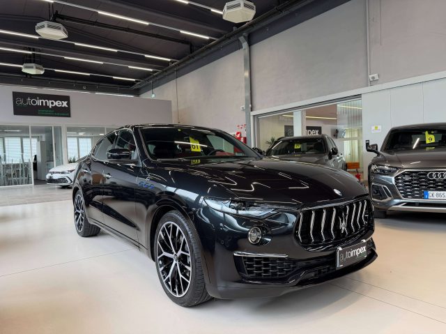 MASERATI Levante Nero metallizzato