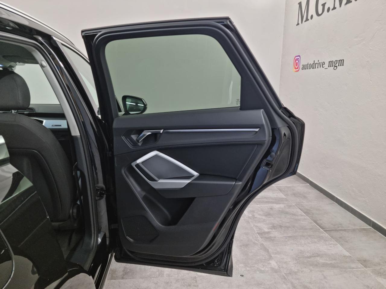 AUDI Q3 35 TDI S tronic S line edition - 21