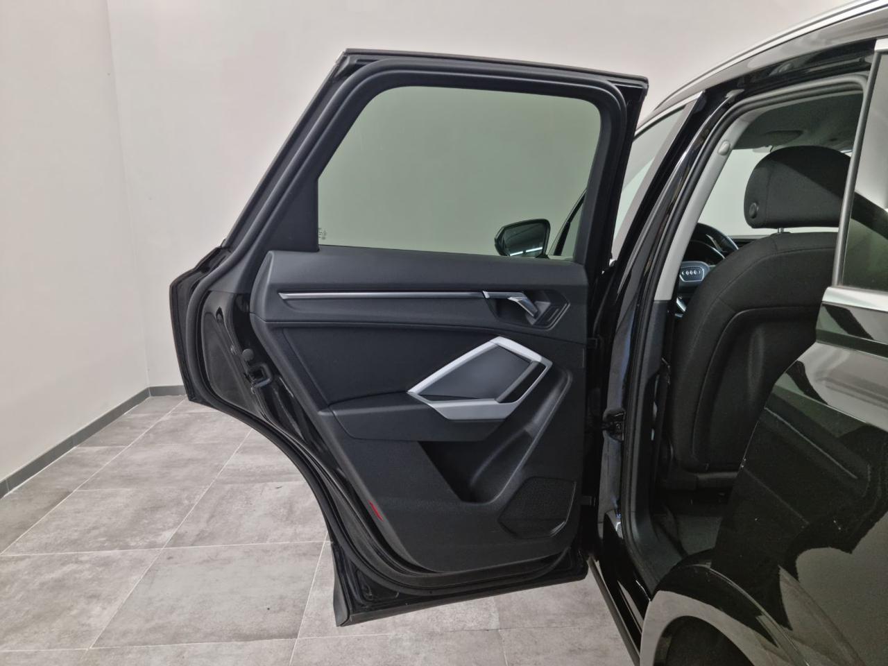 AUDI Q3 35 TDI S tronic S line edition - 20