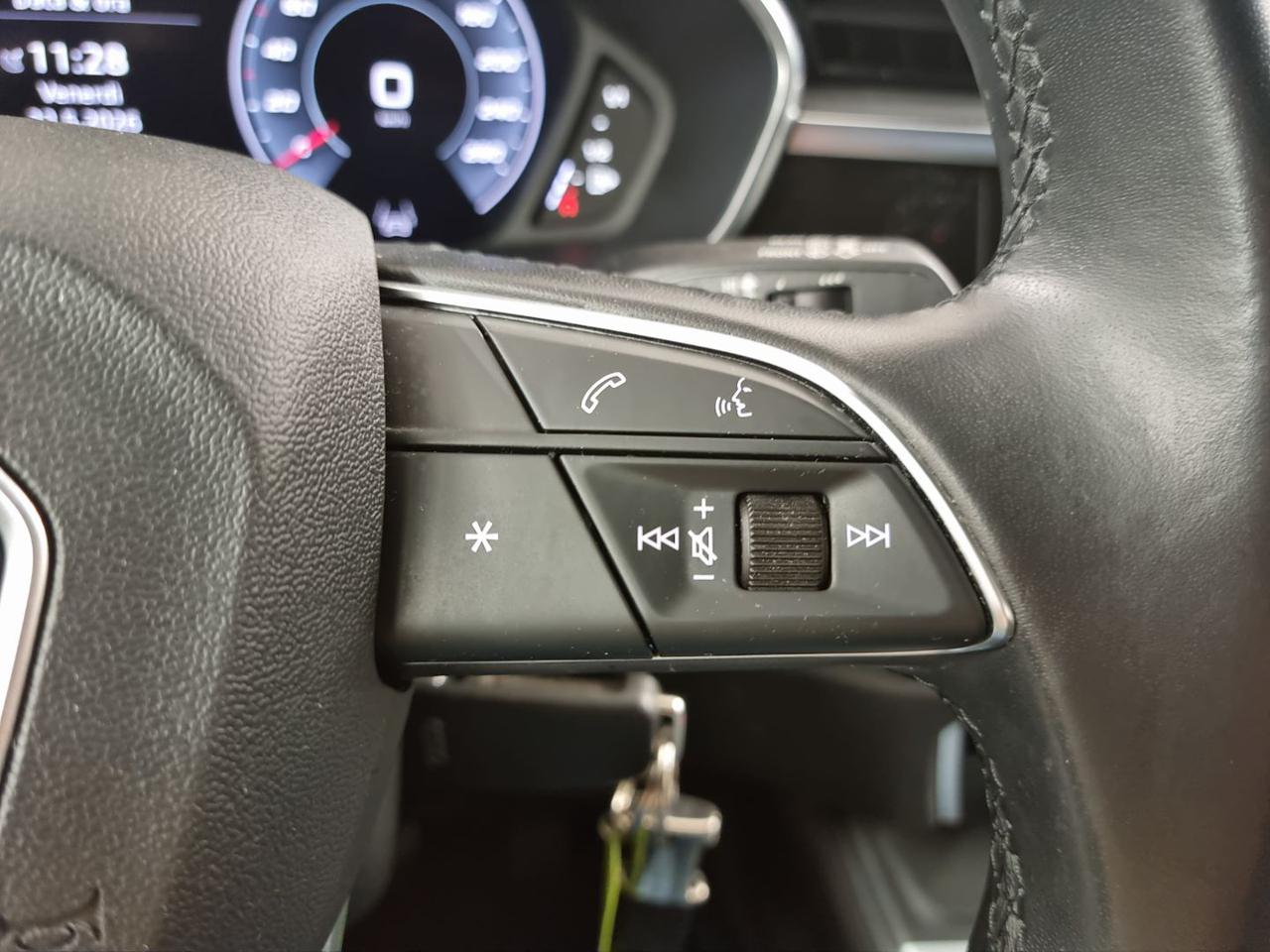AUDI Q3 35 TDI S tronic S line edition - 25