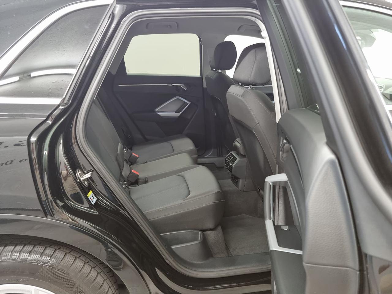 AUDI Q3 35 TDI S tronic S line edition - 22